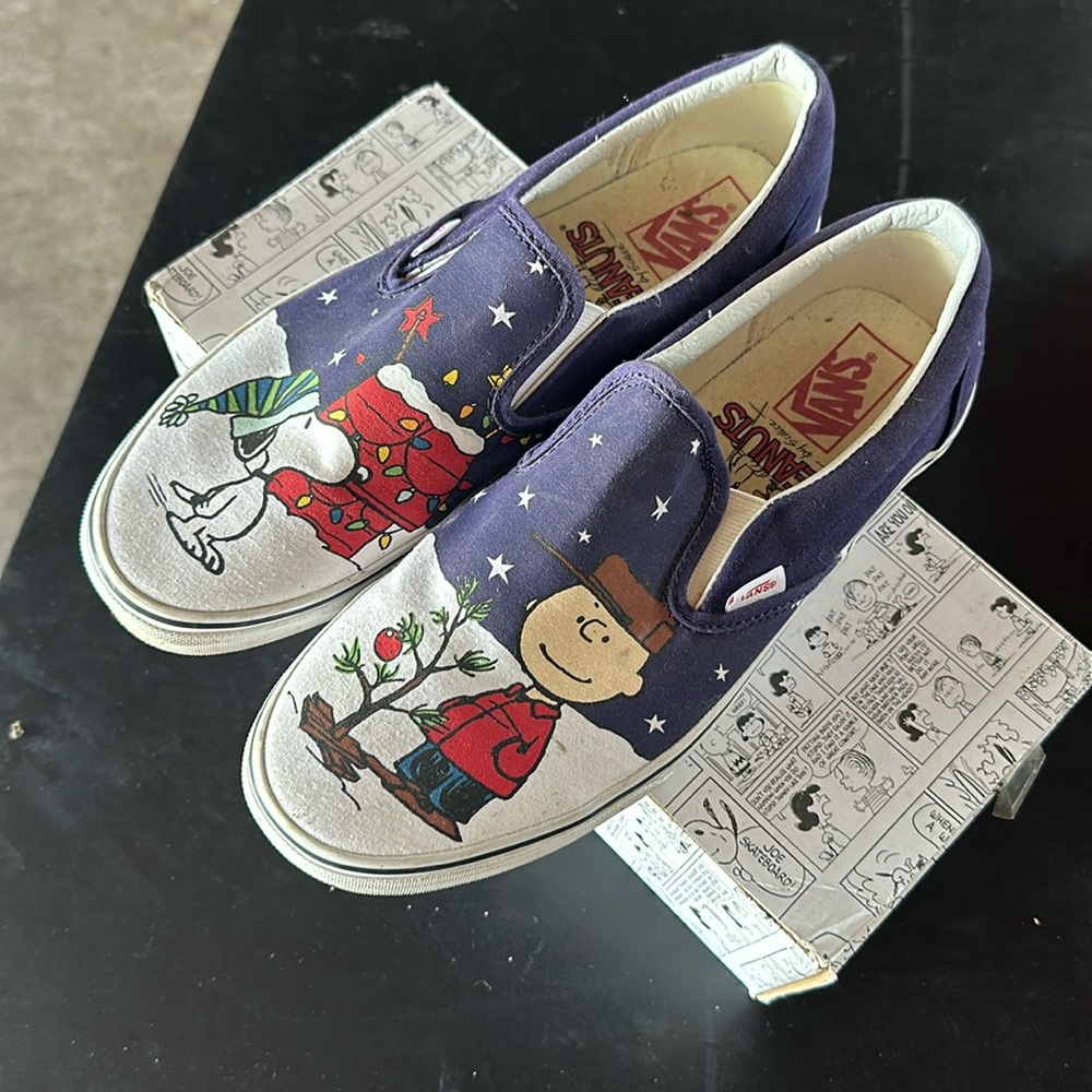 Size 10.5 RARE peanuts Christmas Vans with box